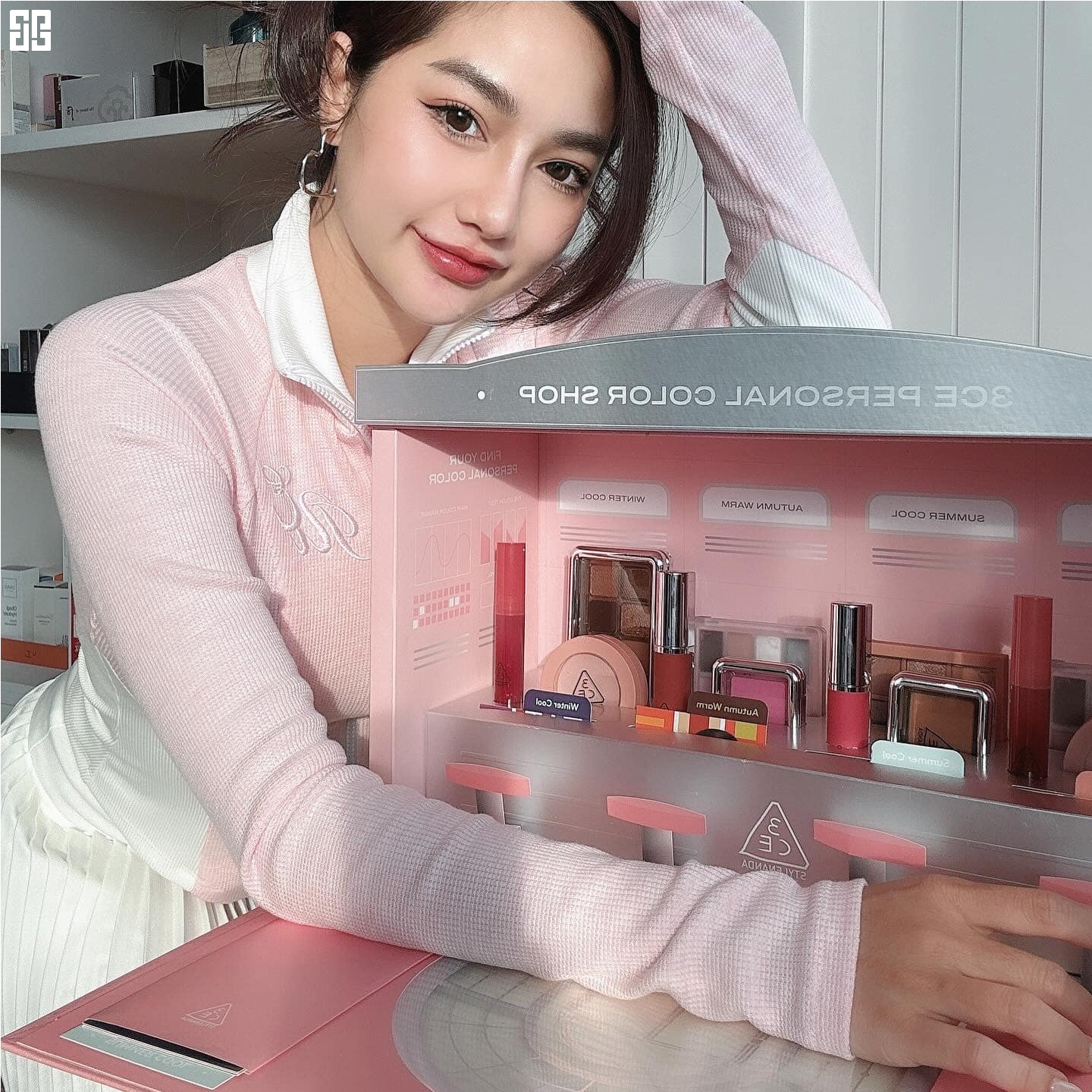 Diệp Lê là beauty blogger trẻ trung, gần gũi, chia sẻ bí quyết làm đẹp tận tâm và hiệu quả, được đông đảo người xem yêu thích