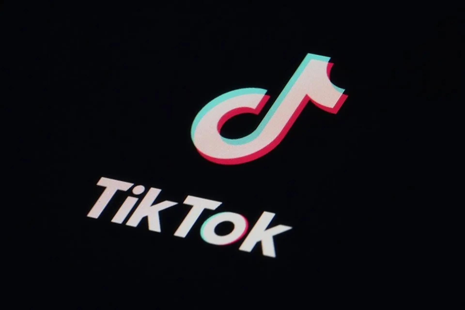 Khám phá TikTok Brand Takeover Ads và ⁤tiềm năng​ tiếp cận​ đối tượng mục ⁤tiêu⁢ siêu ⁣nhanh
