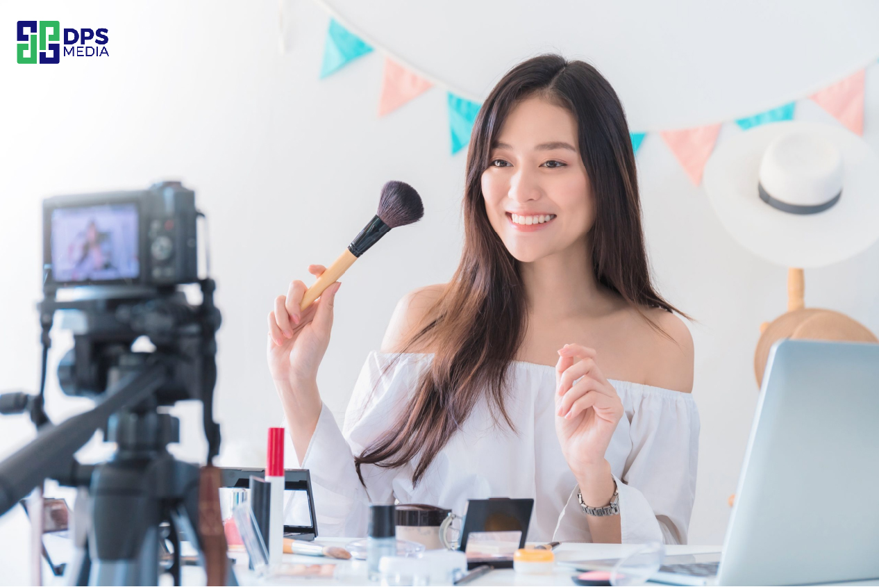 Sự Kết Hợp Giữa Kol Và Koc Trong Lĩnh Vực Mỹ Phẩm Đang Là Một Xu Hướng Mới, Giúp Nhãn Hàng Tiếp Cận Đúng Đối Tượng Khách Hàng Và Xây Dựng Lòng Tin Hiệu Quả Hơn Sự kết hợp giữa KOL và KOC trong lĩnh vực mỹ phẩm đang là một xu hướng mới, giúp nhãn hàng tiếp cận đúng đối tượng khách hàng và xây dựng lòng tin hiệu quả hơn
