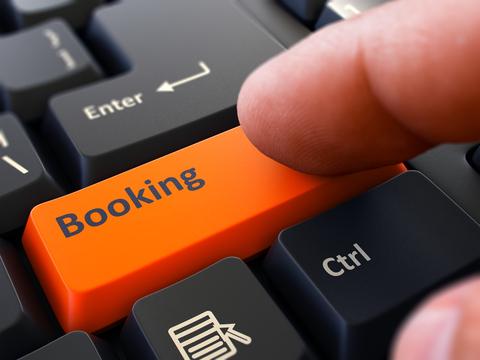 So sánh booking báo online và booking quảng cáo truyền thống